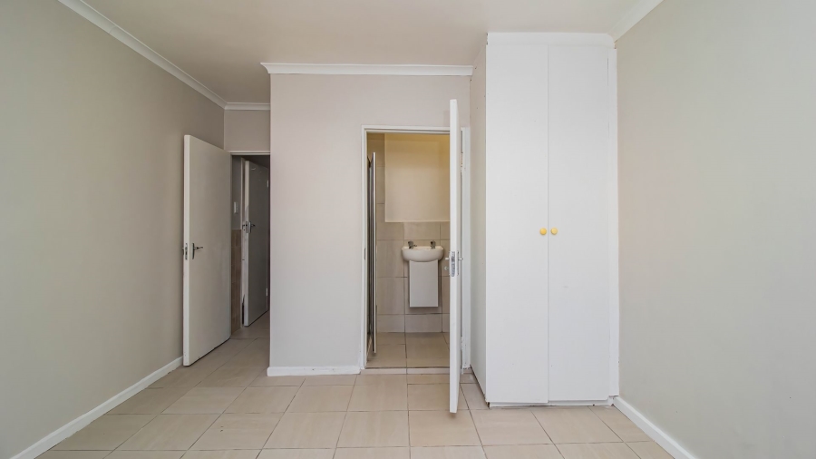 To Let 1 Bedroom Property for Rent in Bishopscourt Western Cape